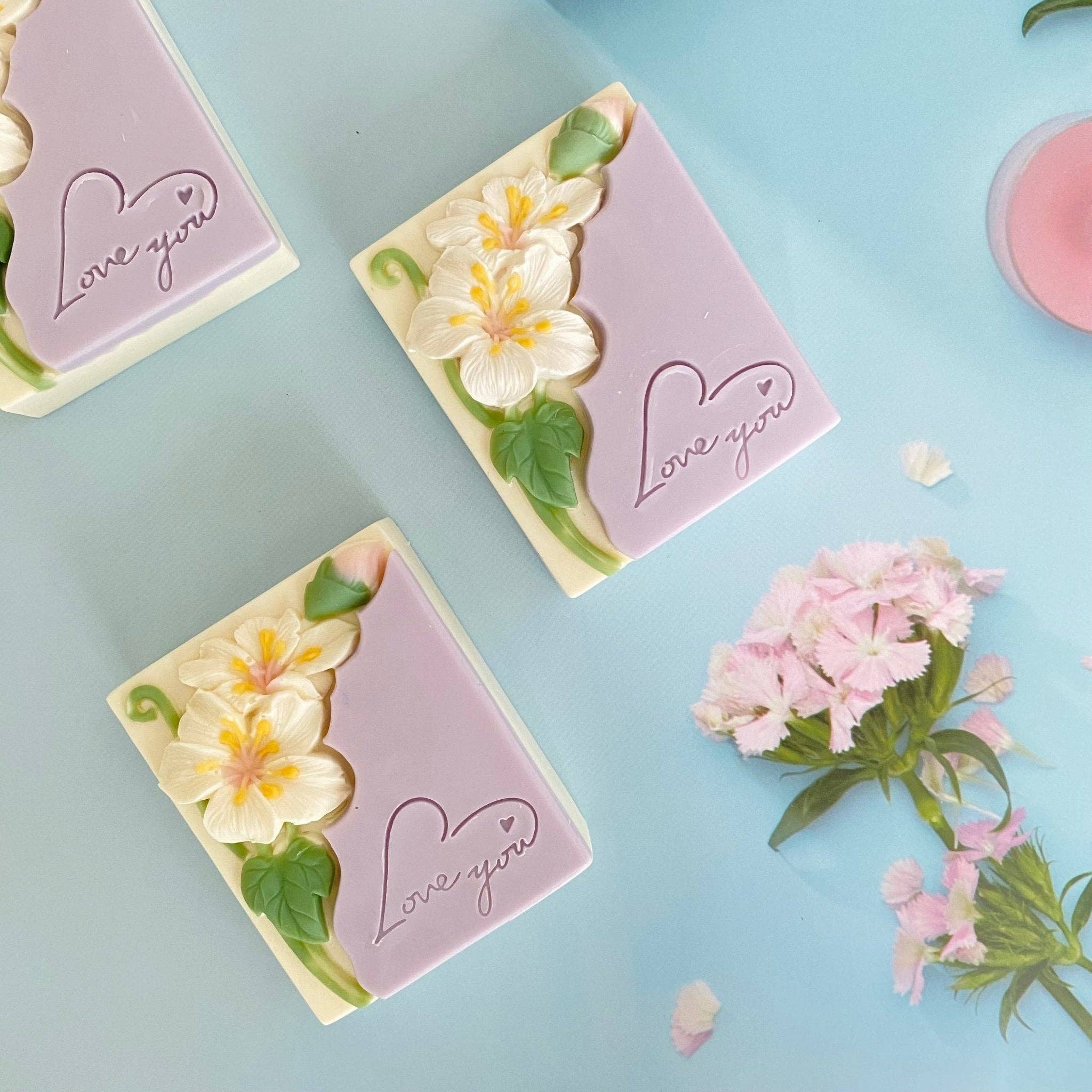 Petalique Handmade Soap Bar | English Pear & Freesia Scent